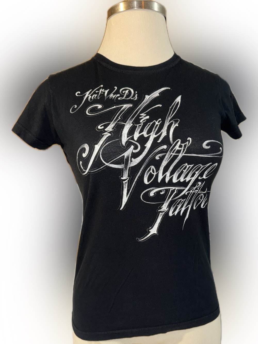 Y2K Kat Von D Black High Voltage Tattoo Graphic Tee w/Angel Wings size Large